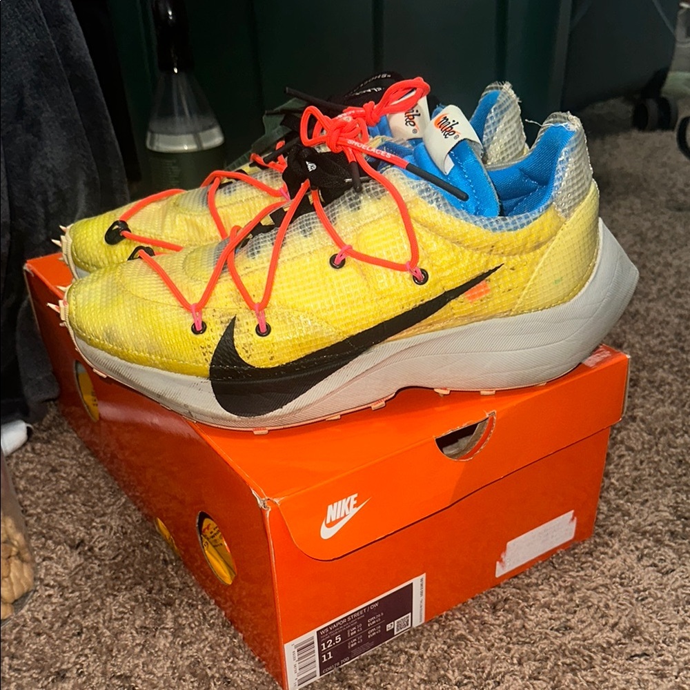 Nike WS Vapor Street / OFF WHITE Yellow & Black Sneakers with Neon Orange Laces